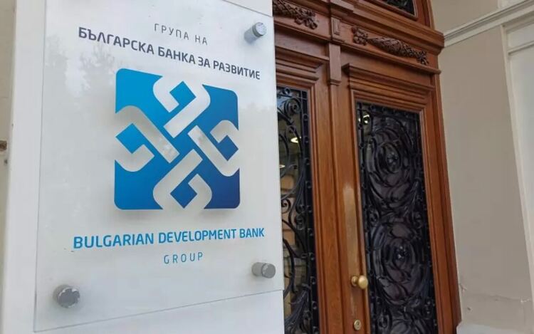 В държавната ББР бяха наляти колосалните 4 млрд. лв. ДБ иска законово ограничение за размера на заемите, които може да отпуска банките на фирмите.