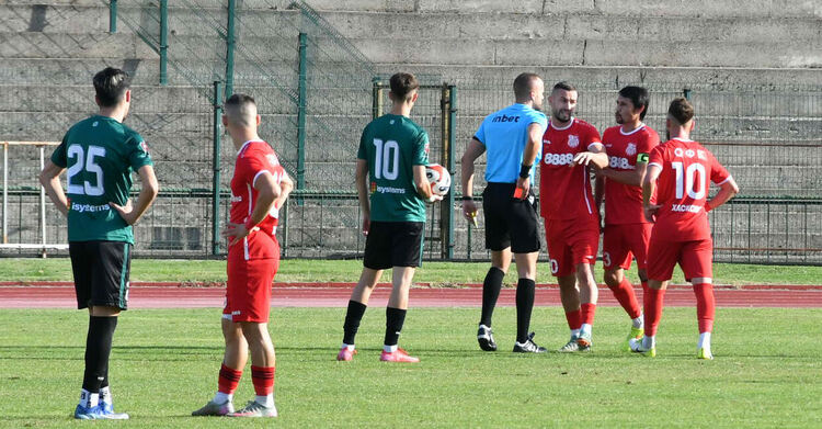 „Нефтохимик“ с минимална победа над десетима от „Хасково“