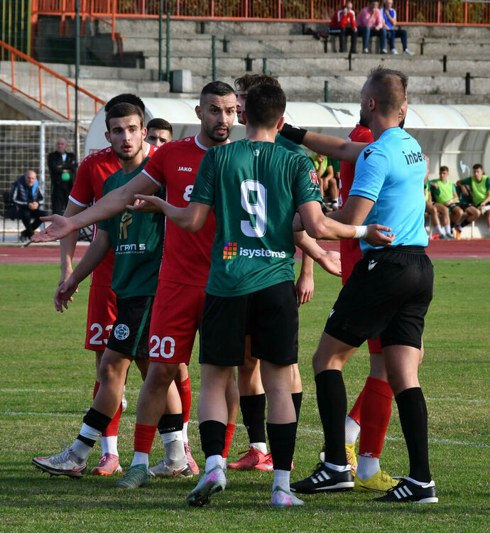 „Нефтохимик“ с минимална победа над десетима от „Хасково“