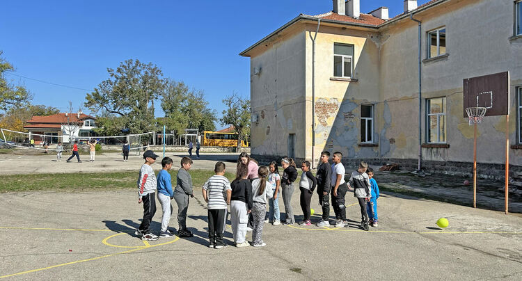 „Кът на успеха“ бе открит в ОУ „Св. св. Кирил и Методий“ в Конуш