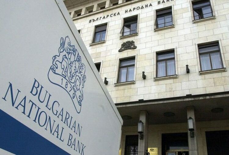 БНБ не вижда пряк риск от санкциите срещу „Лукойл“, банките сами ще си решават