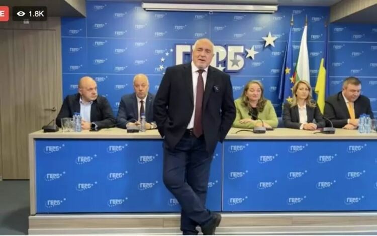 Тигър мяука в джунглата