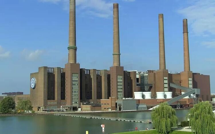 Заводът на Volkswagen във Волфсбург трябва да спре да произвежда Golf заради недостига на чипове