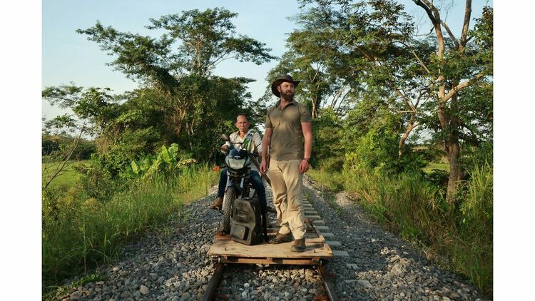 Discovery Channel представя „Животни наркомани“ – шокираща нова поредица за диви животни, попаднали под влияние на човешките зависимости