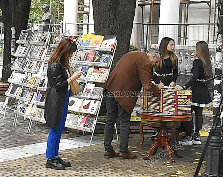 Книжен базар с кауза и дискусия „Поезията в дигиталния свят“ са част от национален конкурс в Хасково