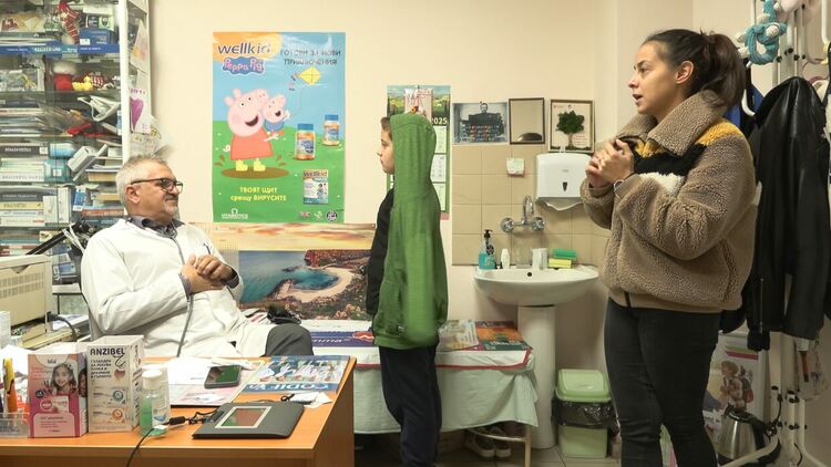 Д-р Николай Николов:  Опасността от ваксината е много по-малка от опасността от дивия вирус