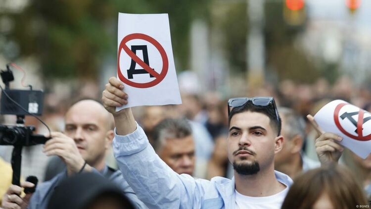 Кадър от протест срещу Делян Пеевски в София