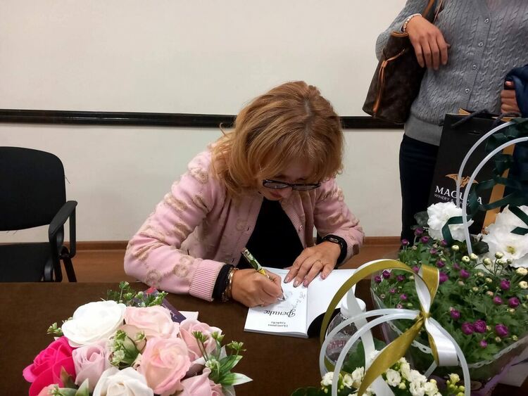 Екатерина Гаджева представи стихосбирките си „Феникс“ и „Самодива“ в родния Белоградчик