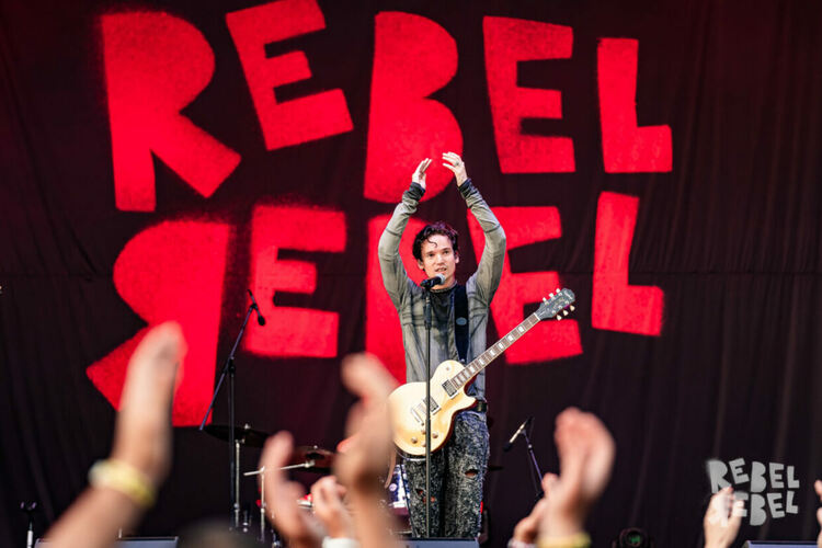 „Цар Плъх“ с дарк-поп завой