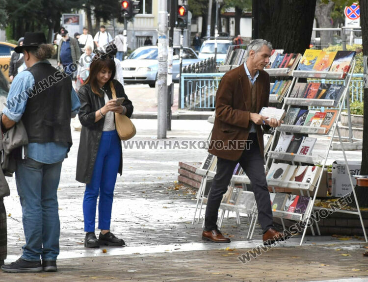 Книжен базар с кауза и дискусия „Поезията в дигиталния свят“ са част от национален конкурс в Хасково