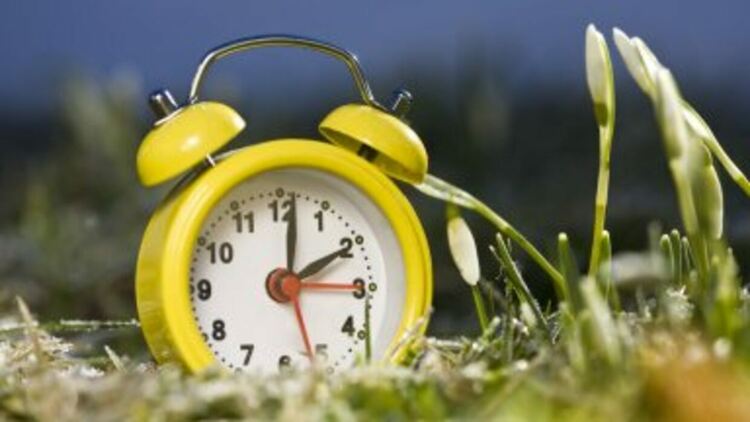 Смяната на времето: Защо „допълнителният час“ невинаги ни помага?