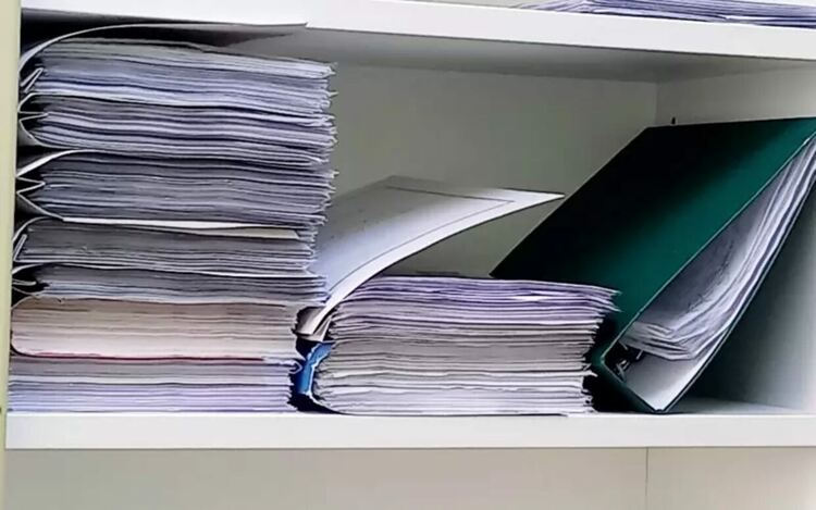 Очаква се папките с хартия да понамалеят с последните промени в закона за кадастъра и имотния регистър.