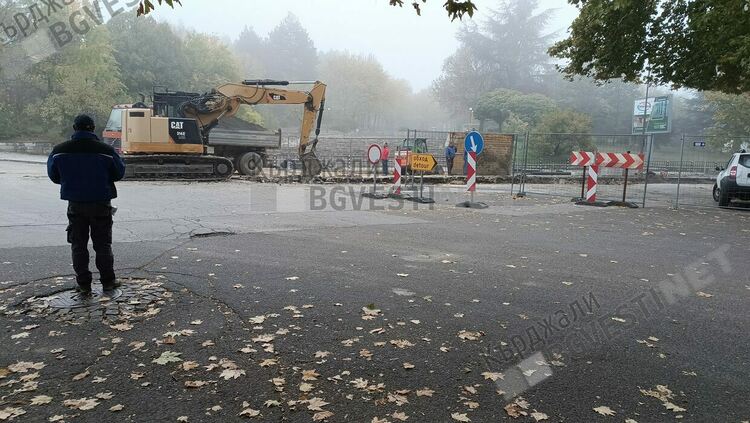 Работи се трескаво по "Беломорски",възстановяват движението в края на деня