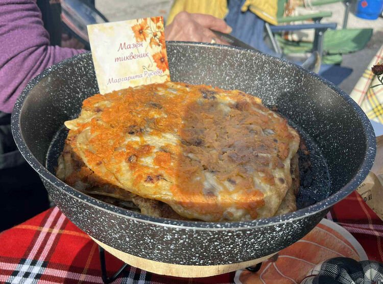 Конкурси и дегустация на Празника на  тиквата в село Долно Белево