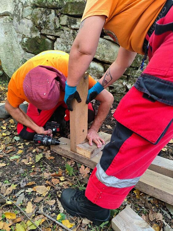 Доброволци разчистиха района около параклиса край с. Мандра