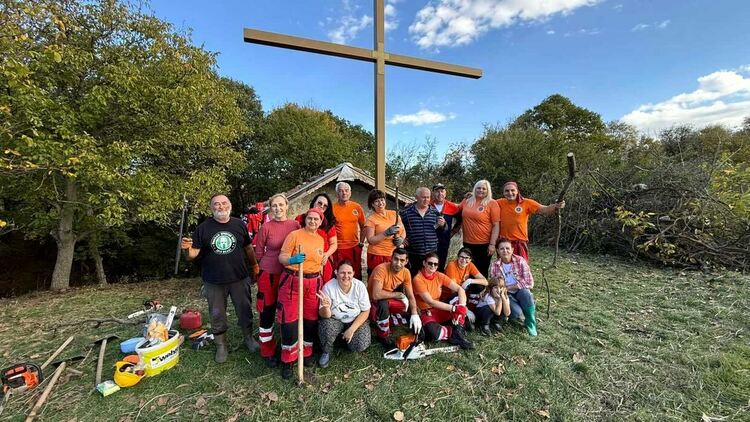 Доброволци разчистиха района около параклиса край с. Мандра