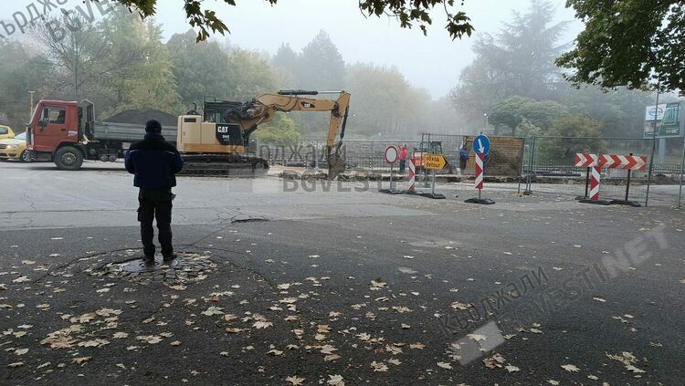 Работи се трескаво по "Беломорски",възстановяват движението в края на деня
