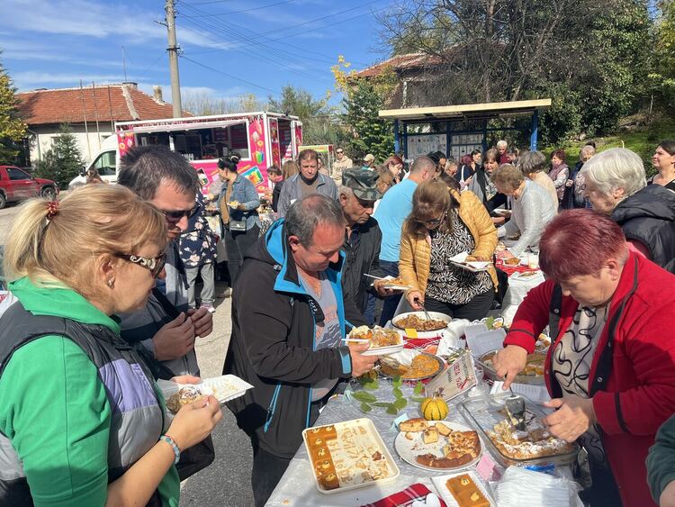 Конкурси и дегустация на Празника на  тиквата в село Долно Белево