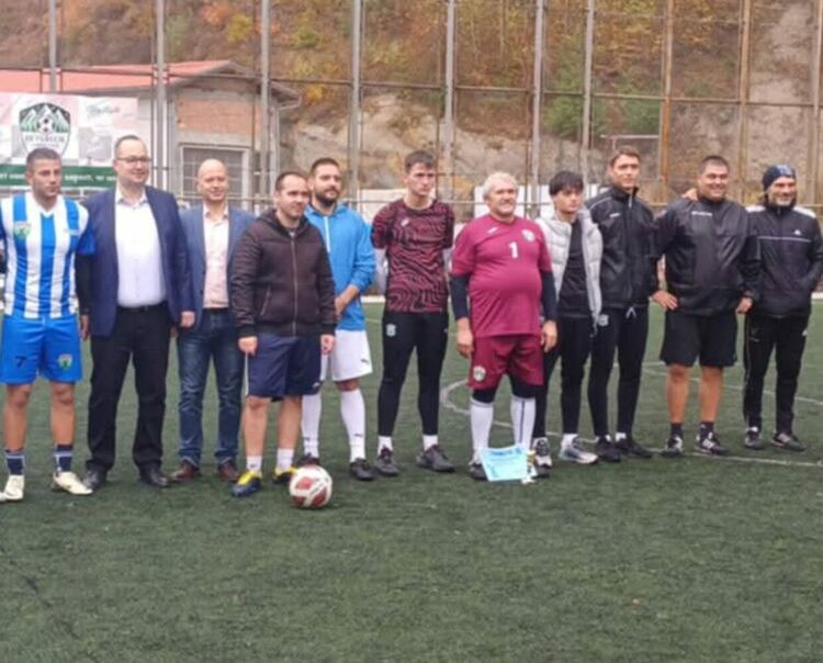 Отборът на Община Смолян завоюва първо място на приятелски футболен турнир, организиран от полицията