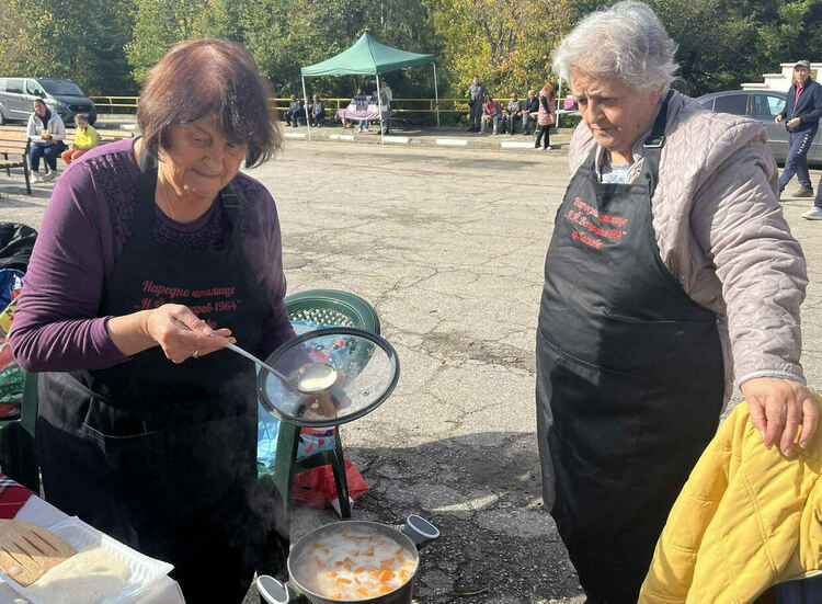 Конкурси и дегустация на Празника на  тиквата в село Долно Белево