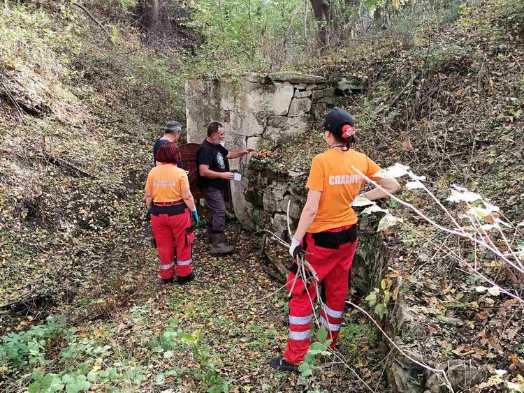 Доброволци разчистиха района около параклиса край с. Мандра