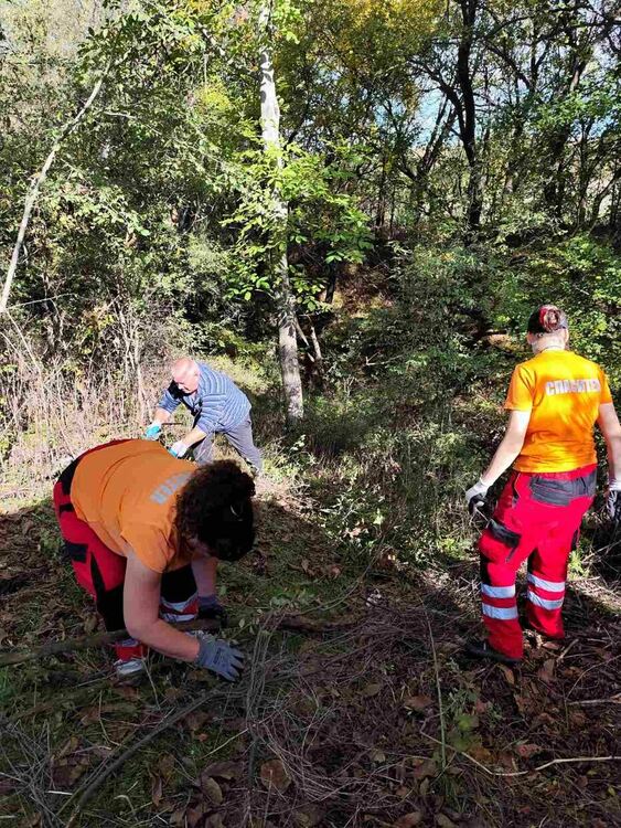 Доброволци разчистиха района около параклиса край с. Мандра