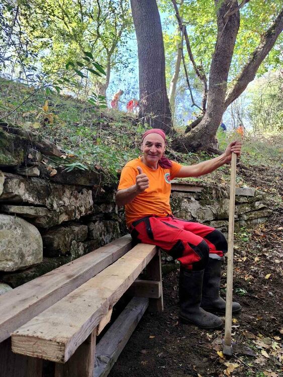 Доброволци разчистиха района около параклиса край с. Мандра