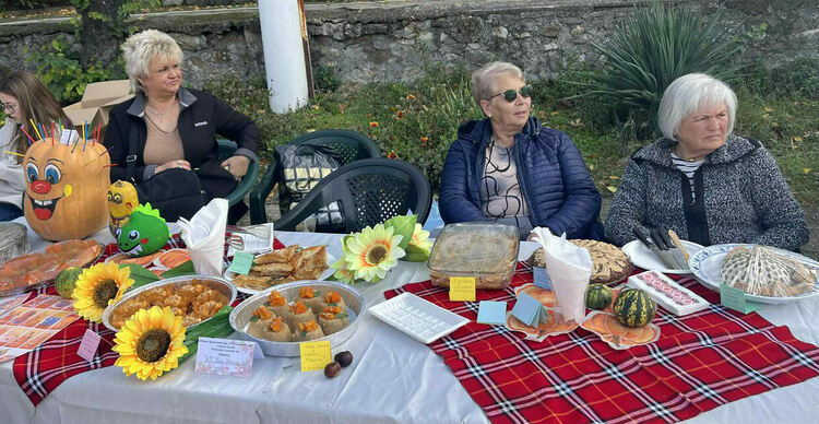 Конкурси и дегустация на Празника на  тиквата в село Долно Белево