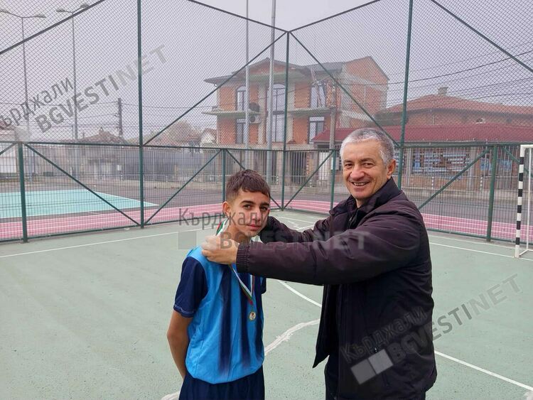 Футболистите на кв.”Боровец” в Кърджали спечелиха турнира на малцинствата