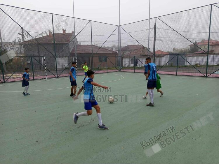 Футболистите на кв.”Боровец” в Кърджали спечелиха турнира на малцинствата