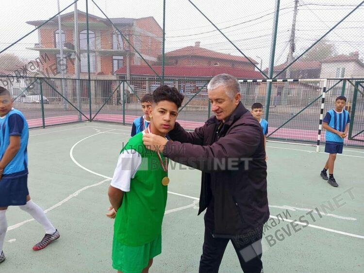 Футболистите на кв.”Боровец” в Кърджали спечелиха турнира на малцинствата