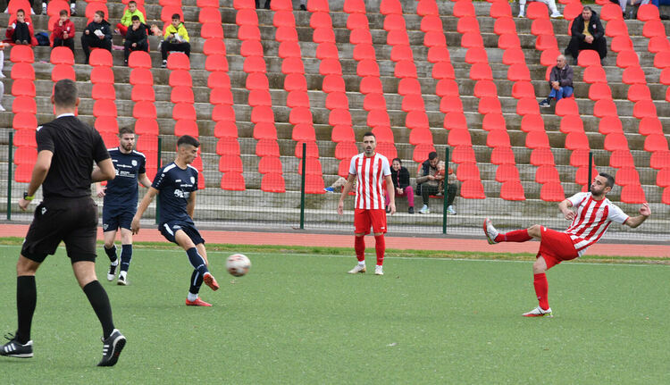 Нажежени страсти и без победител в дербито между “Хасково” и “Харманли”