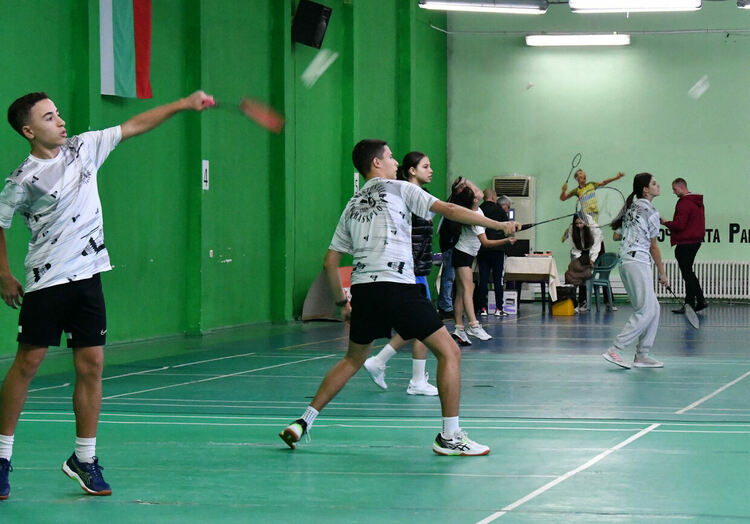 Продължават финалите по бадминтон в Хасково