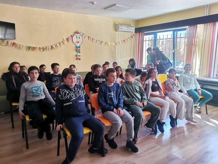 Среща с младия смолянски писател Венцислав Огнянов вдъхнови ученици в библиотеката