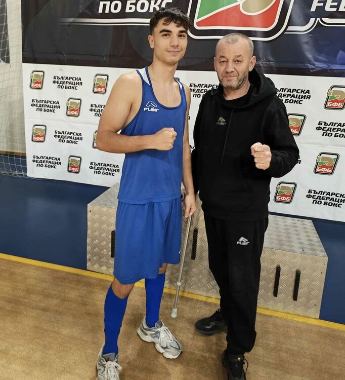 Дейвид Огнянов е бронзов медалист на шампионата по бокс. Джан Октай е втори 