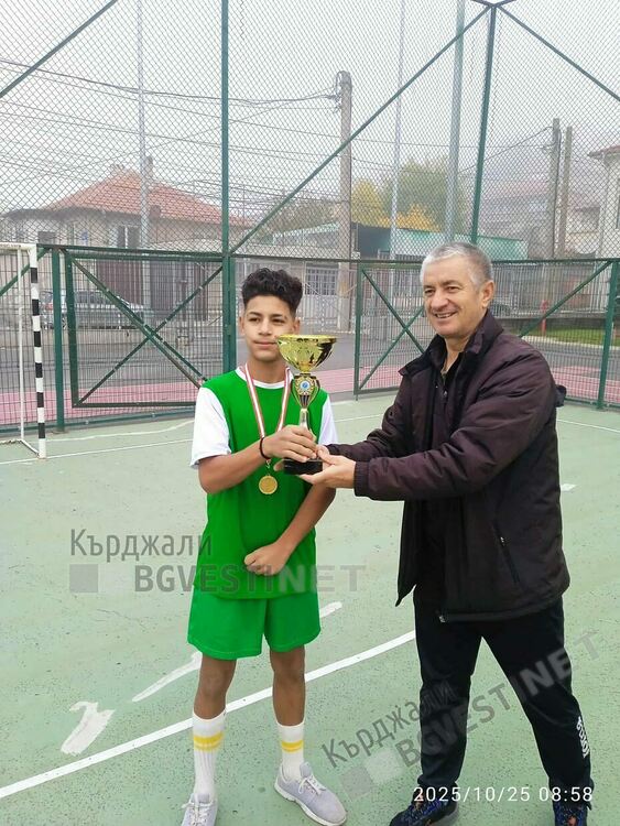 Футболистите на кв.”Боровец” в Кърджали спечелиха турнира на малцинствата