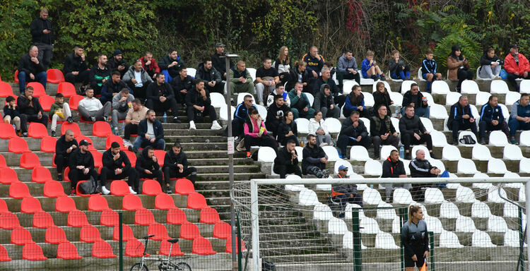 Нажежени страсти и без победител в дербито между “Хасково” и “Харманли”