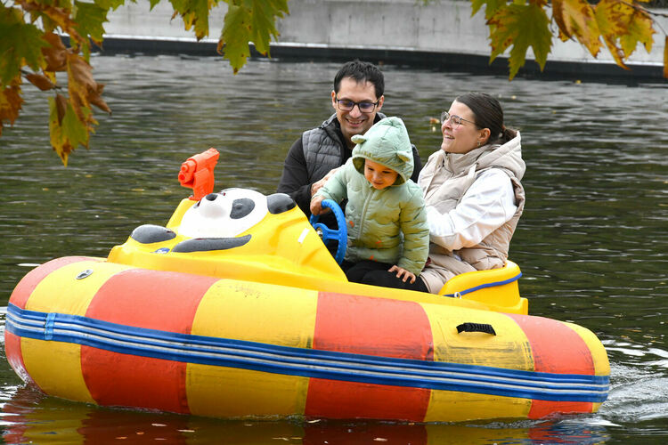 Лодките в езерото на Кенана се напълниха с хора