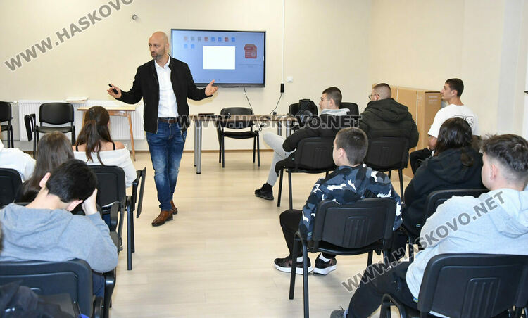 Специалист по киберсигурност в Хасково: Киберпрестъпниците сканират телефоните ви за снимки с деца