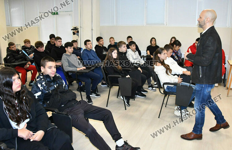 Специалист по киберсигурност в Хасково: Киберпрестъпниците сканират телефоните ви за снимки с деца