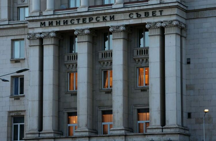 Тристранката обсъжда да отпаднат ли почивните понеделници