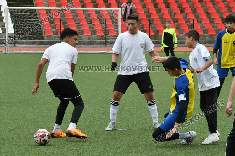 Ударно начало на ученическите игри по футбол