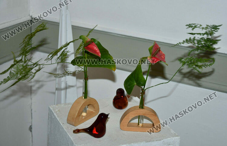 Уникално сватбено кимоно на 101 години е изложено в галерия „Атанас Шаренков“ в Хасково