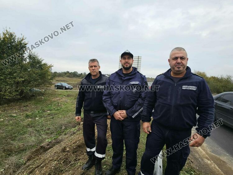 Полицай и двама пожарникари са сред първите, спасявали 14-те пътници от катастрофиралия автобус