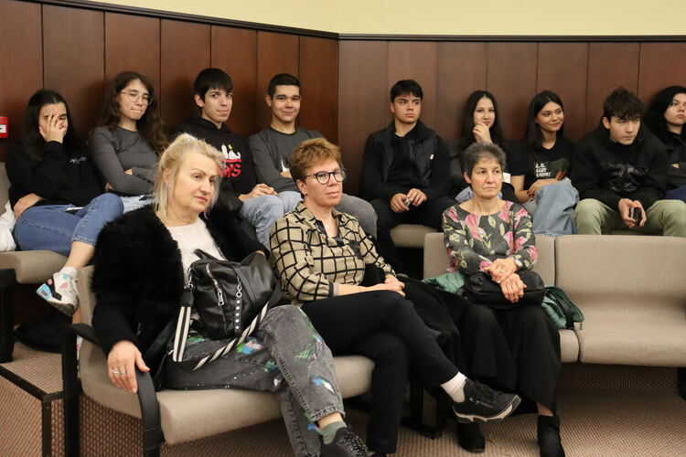 Ученици от ФСГ-Хасково с дискусия за справяне с проблемите на съвременните градове