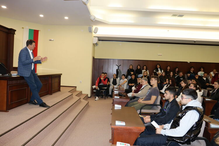 Ученици от ФСГ-Хасково с дискусия за справяне с проблемите на съвременните градове