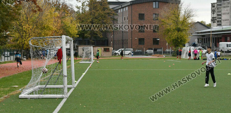 Ударно начало на ученическите игри по футбол
