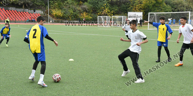 Ударно начало на ученическите игри по футбол