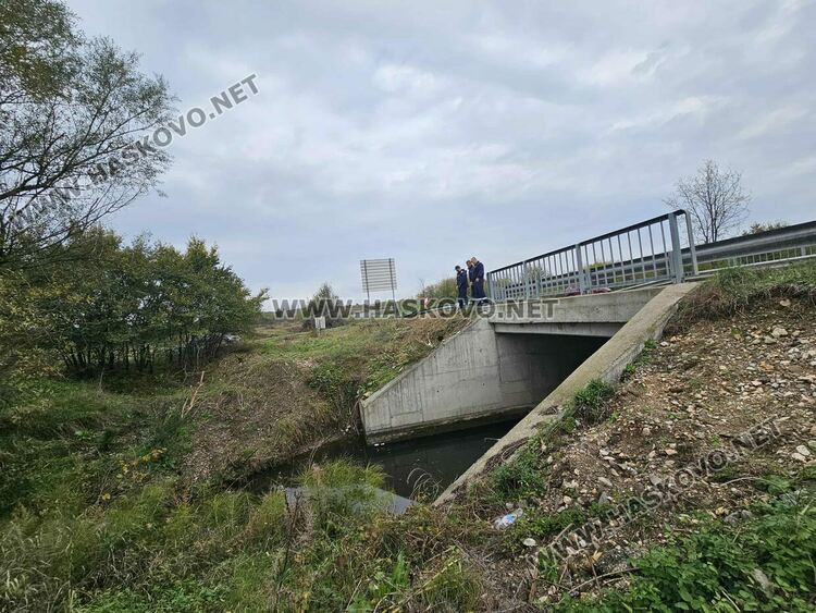 Полицай и двама пожарникари са сред първите, спасявали 14-те пътници от катастрофиралия автобус