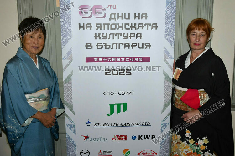 Уникално сватбено кимоно на 101 години е изложено в галерия „Атанас Шаренков“ в Хасково
